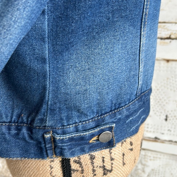 Ashley Vintage Charm sherpa lined distressed blue jean button close jacket - Picture 8 of 16